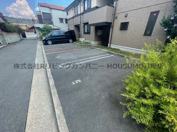 駐車場(駐車場に車を止められます)