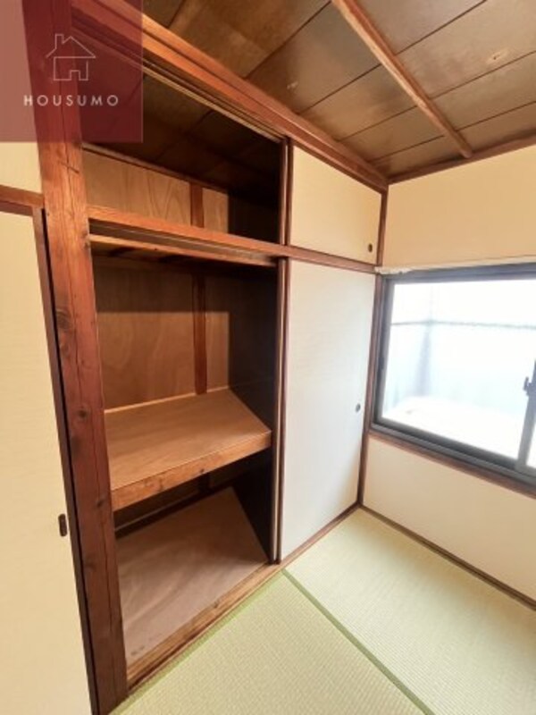 和室(和室、ちょっとしたくつろぎスペースにいかがでしょうか)