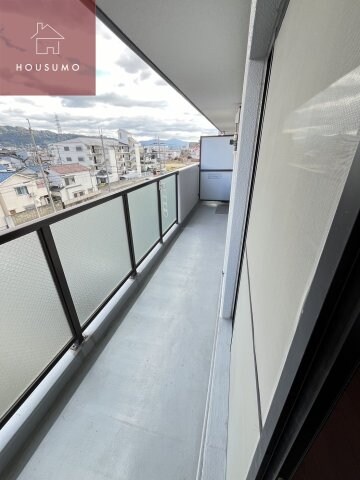 物件内観写真12　(バルコニーからの眺めを楽しみながら食事をしませんか)