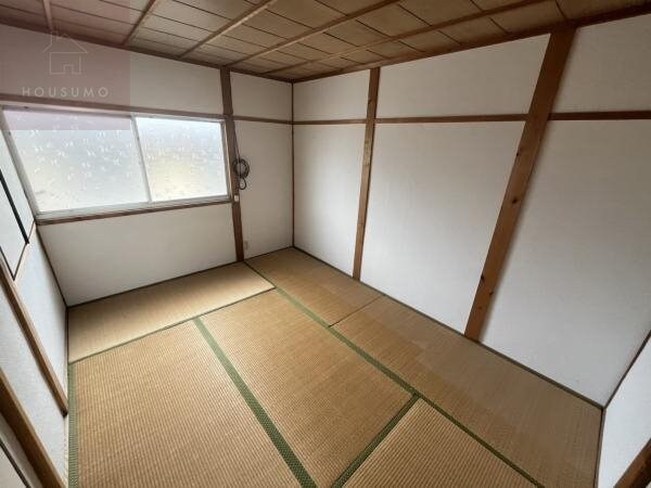 寝室(落ち着いて過ごせるお部屋なので、寝室にいかがでしょうか)