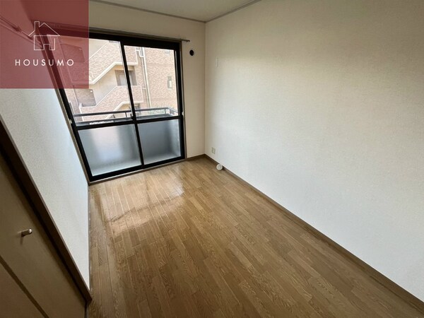 洋室(使い勝手のいい洋室です)