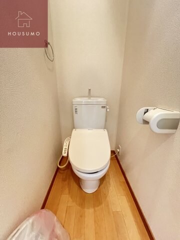物件内観写真8　(落ち着いた色調のトイレです)