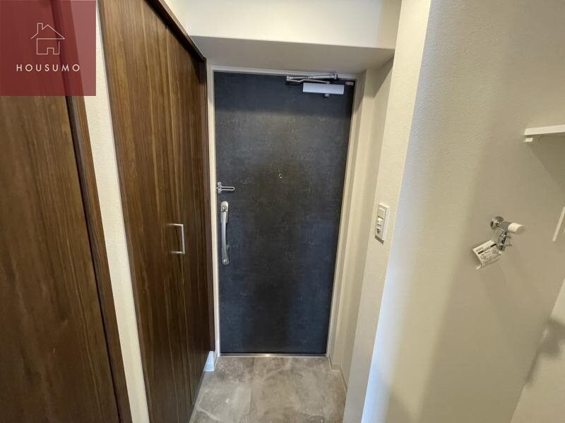 物件内観写真24　(明るい玄関です)