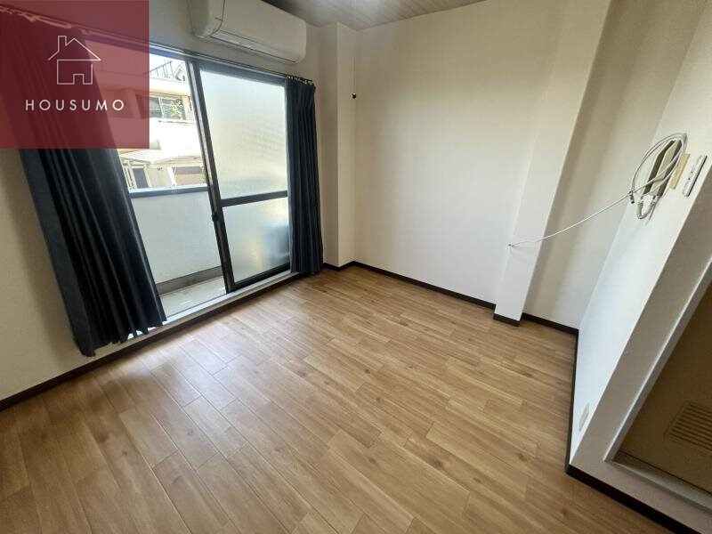 物件内観写真5　(こちらのリビングで趣味の時間をお楽しみください)