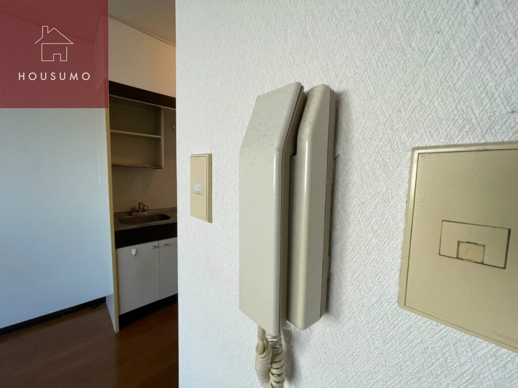 物件内観写真25　(明るい色調の室内です)