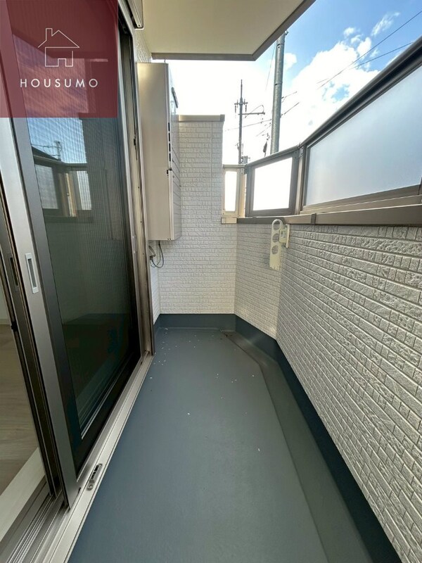バルコニー(お洗濯にも便利なバルコニー付き)