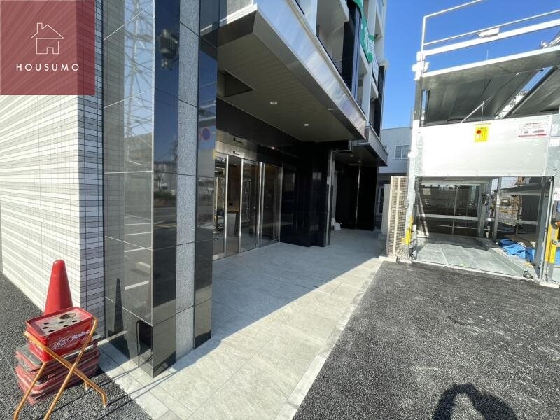 物件外観写真2　(清潔なエントランスです)