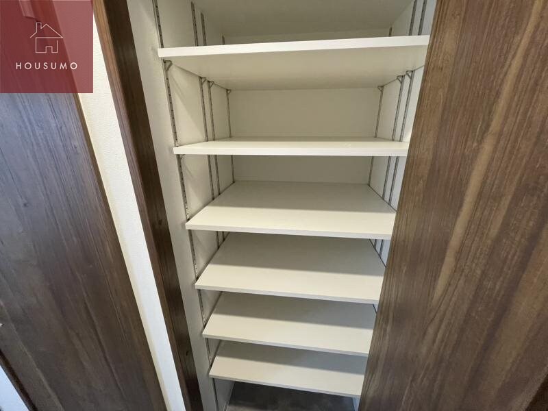 物件内観写真11　(収納もある玄関です)