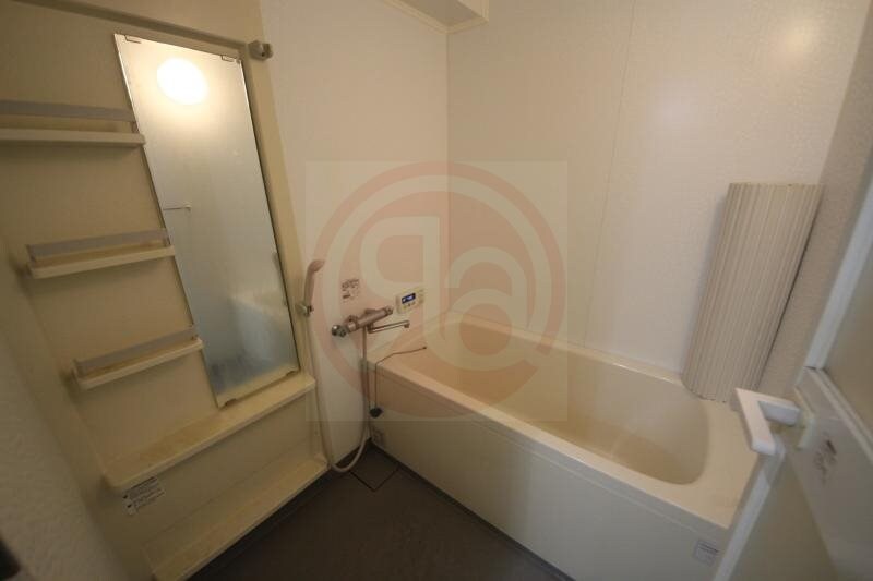 物件内観写真9　(日々の疲れを癒すお風呂付です)