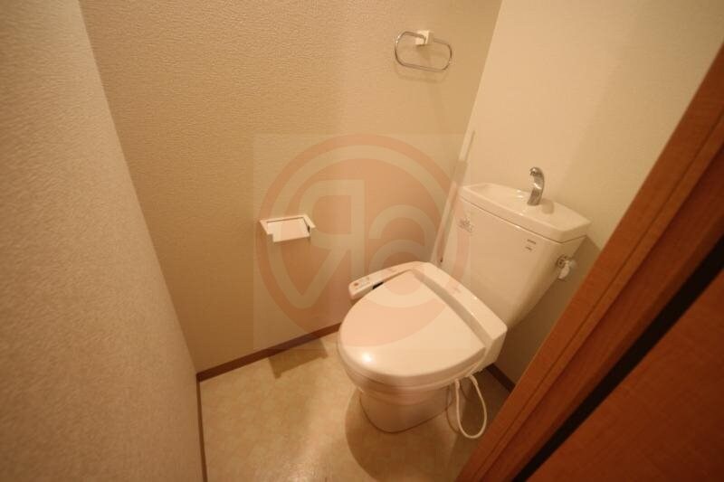 物件内観写真14　(落ち着いた色調のトイレです)