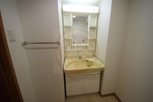 独立洗面台(独立洗面台あり、毎朝おしゃれに忙しい女性の方におすすめです)