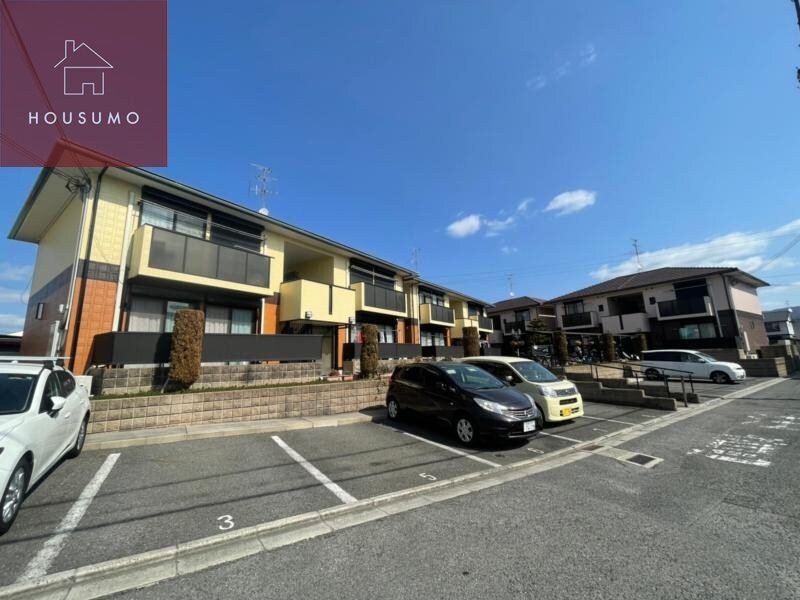 物件外観写真1　(外観もきれいです)