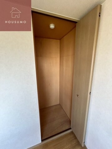 物件内観写真15　(朝の身支度には欠かせない独立洗面化粧台)