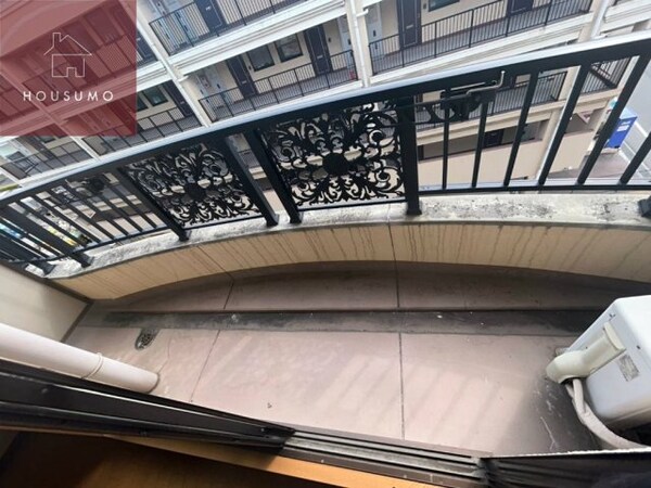 バルコニー(外からの目が気にならないバルコニーで洗濯物が干せます)
