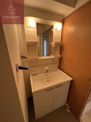 物件内観写真16　(使いやすい独立洗面台です)