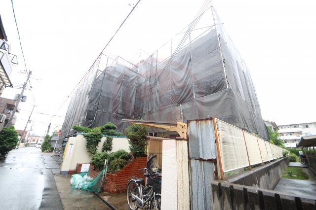 物件外観写真1　(落ち着いた雰囲気の外観です)