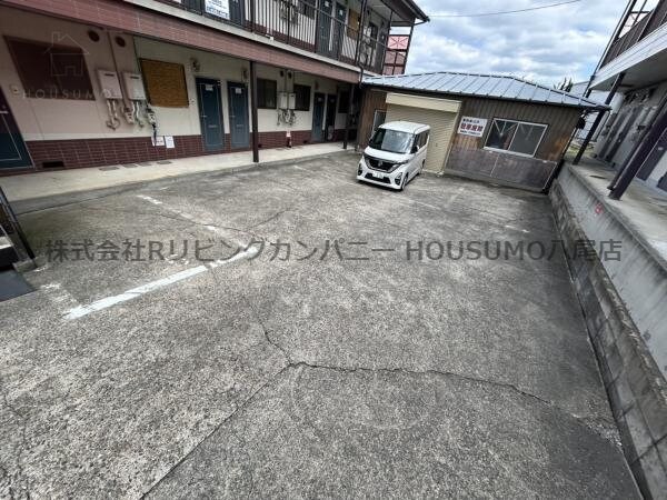 物件外観写真3　(カースペースがあります)