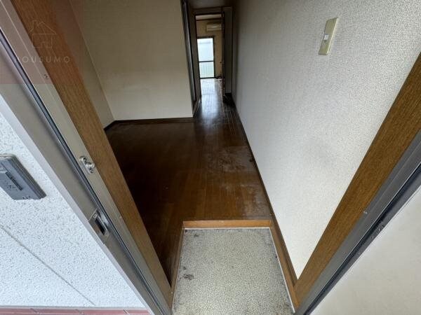 物件内観写真10　(収納もある玄関です)