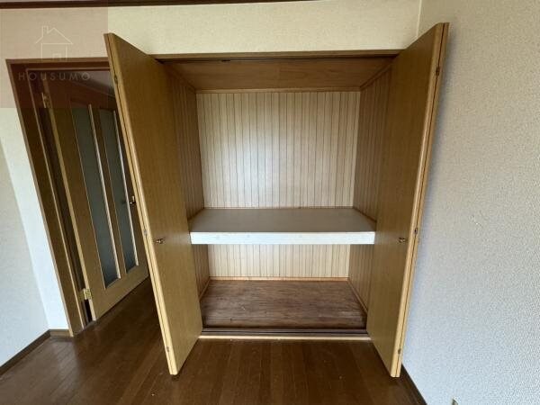 物件内観写真20　(たっぷりとした収納スペースです)