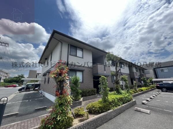 物件外観写真1　(きれいな外観です)