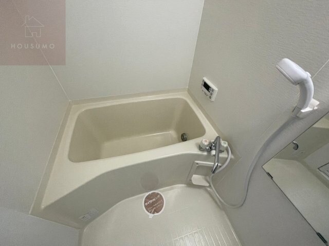 物件内観写真6　(日々の疲れを癒すお風呂付です)