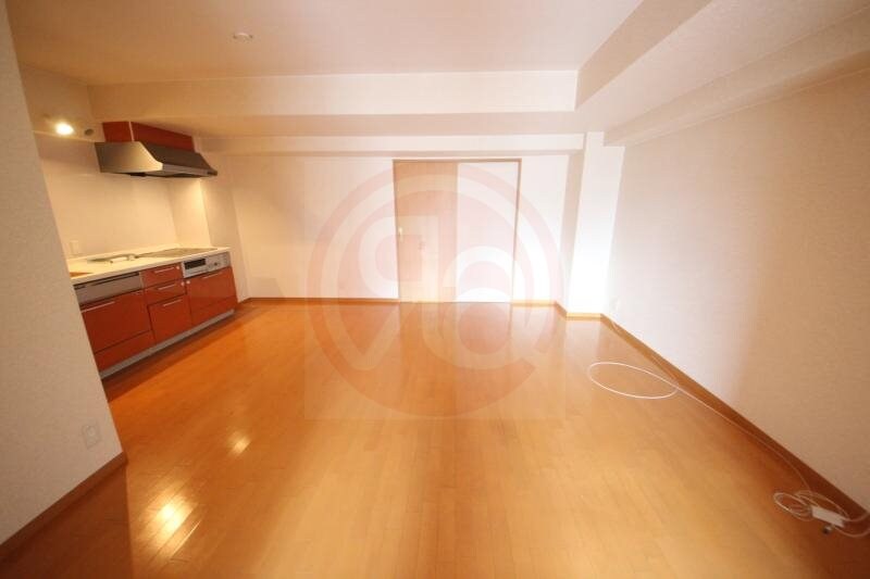 物件内観写真6　(こちらの居間で趣味の時間をお楽しみください)