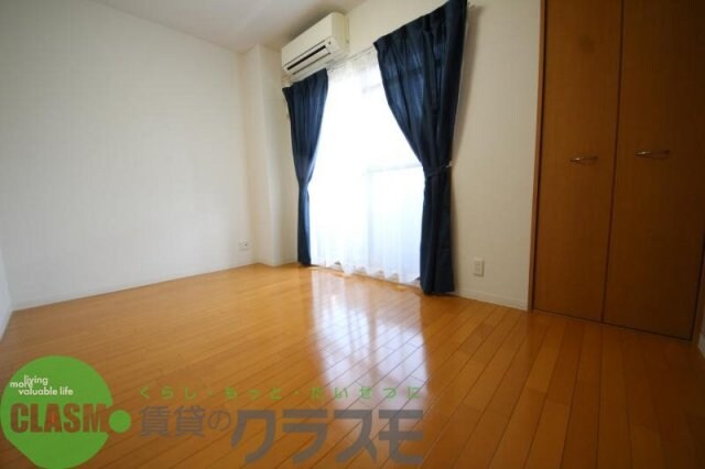 物件内観写真4　(こちらのリビングで趣味の時間をお楽しみください)