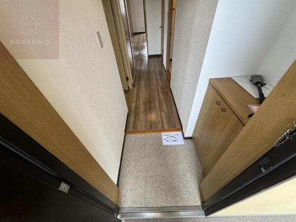 物件内観写真8　(明るい玄関です)