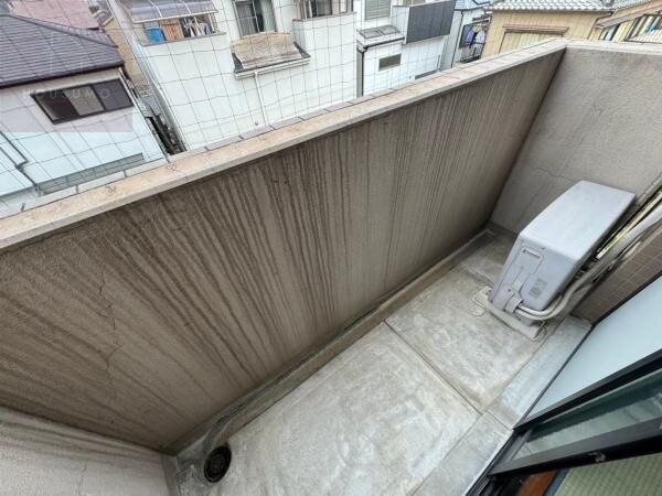 物件内観写真11　(バルコニーからの眺めを楽しみながら食事をしませんか)