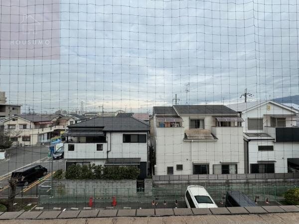 物件内観写真12　(バルコニーからの眺めを楽しみながら食事をしませんか)