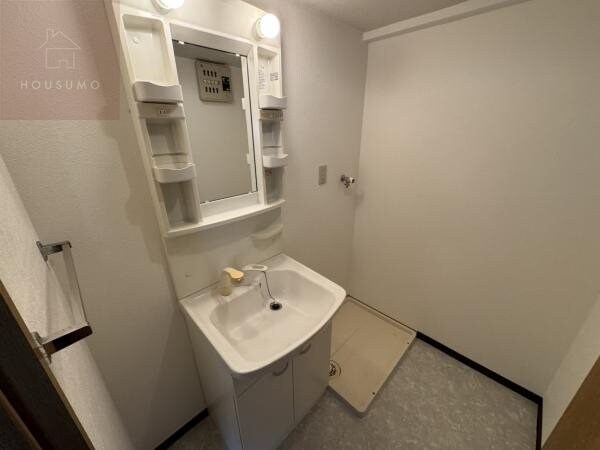 物件内観写真19　(独立洗面台、朝の身支度には欠かせません)