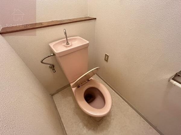 トイレ(落ち着いた色調のトイレです)
