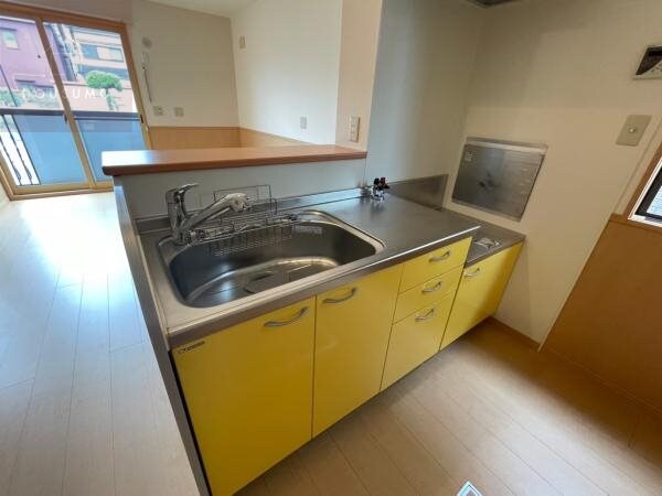 キッチン(コンパクトなキッチンで掃除もラクラク)