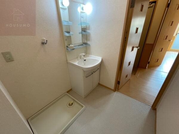 洗面・脱衣所(ゆったりとスペースのある洗面所)