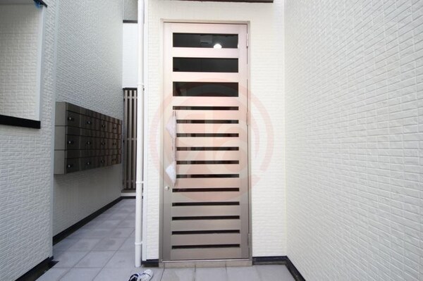 エントランス(ゆとりのあるエントランスです)