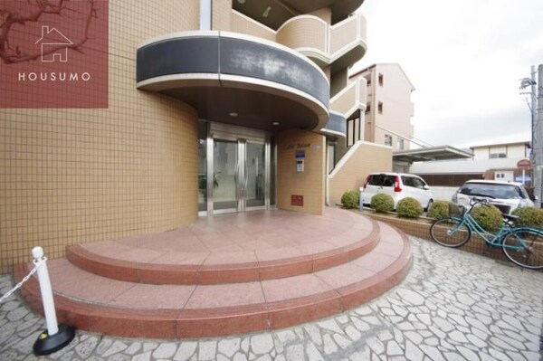エントランス(建物の内部です)