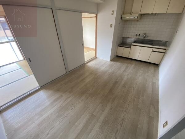 物件内観写真4　(ゆったり過ごせる居間です)