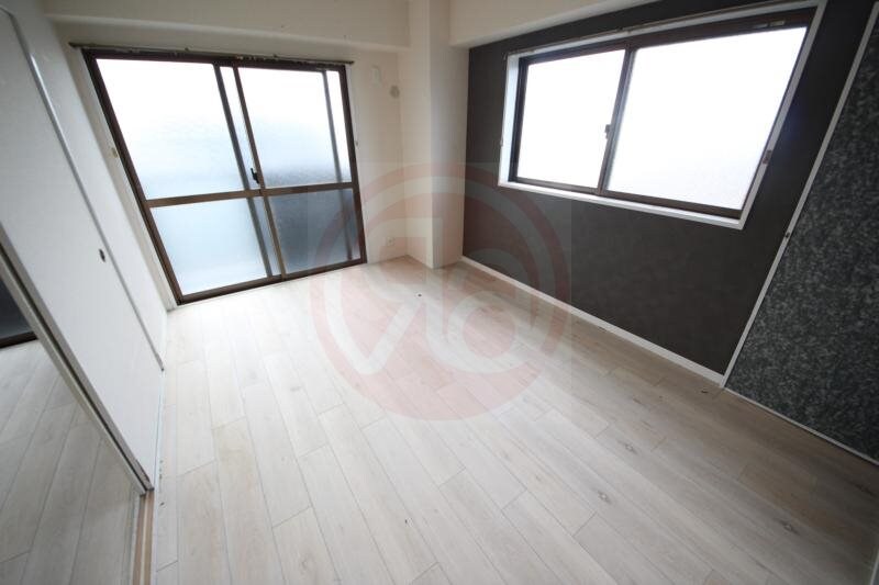 物件内観写真28　(広くて明るい寝室)