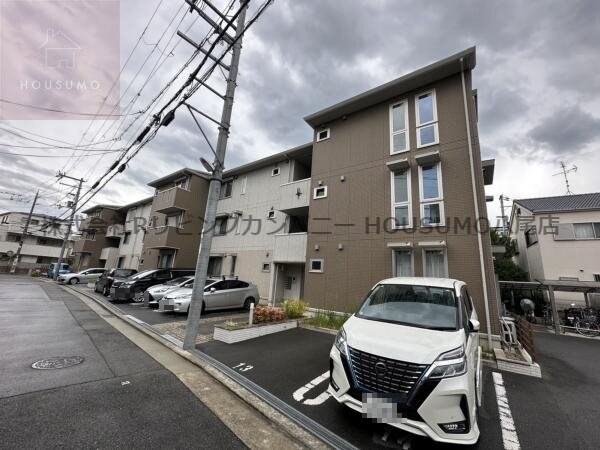 物件外観写真1　(外観もきれいです)