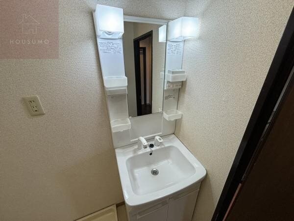 独立洗面台(独立洗面台あり、毎朝おしゃれに忙しい女性の方におすすめです)