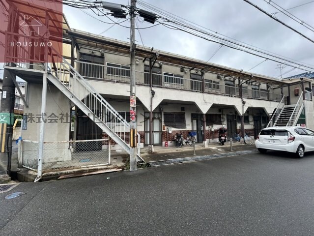 物件外観写真1　(外観は落ち着いています)