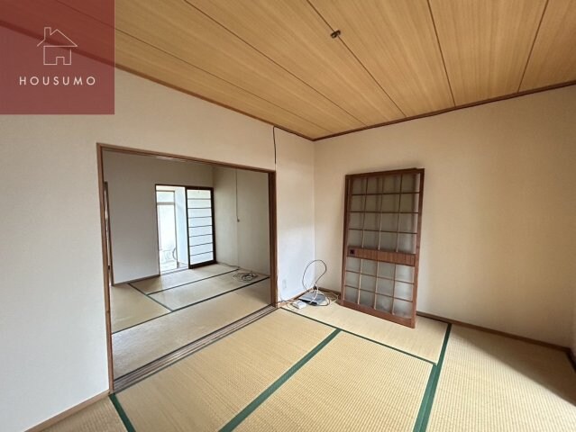 物件内観写真5　(ゆったり過ごせる居間です)