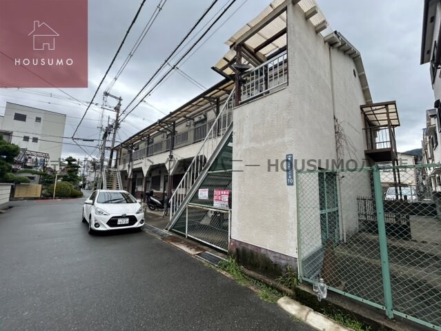 物件外観写真4　(外観は落ち着いています)