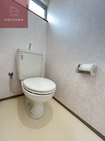 物件内観写真9　(ゆったりとした空間のトイレです)