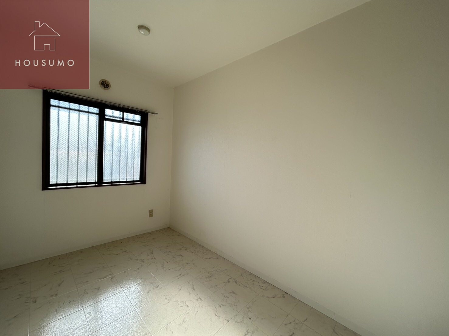 物件内観写真7　(開放的な寝室です)