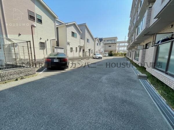 物件外観写真3　(カースペースがあります)