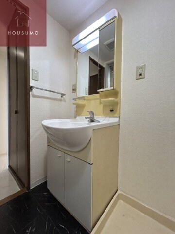 物件内観写真10　(使いやすい独立洗面台です)