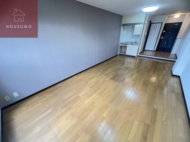 物件内観写真9　(個人の部屋や寝室として使える洋室です)