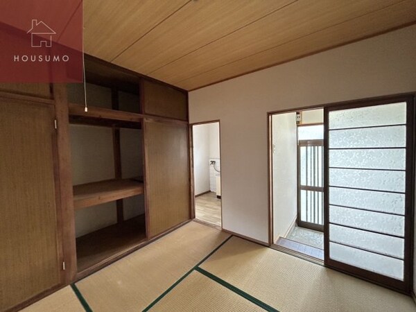 居室(こちらのリビングで趣味の時間をお楽しみください)