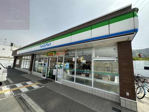 周辺環境(ファミリーマート 八尾郡川店 717m)